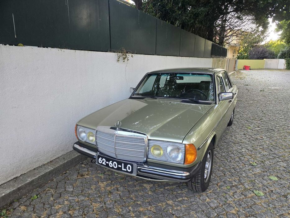 Mercedes 300 D W123 Irrepreensível e original (5 velocidades e A/C)