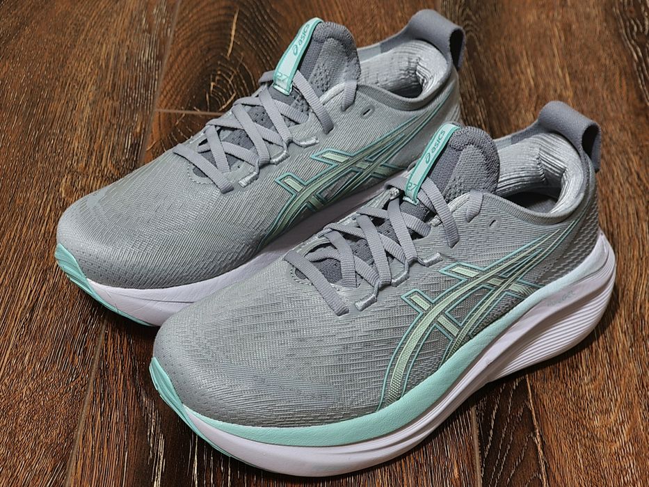 Оригінал 100% професійні жіночі кросівки asics nimbus 27 eur 38
