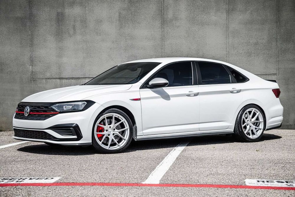 Volkswagen Jetta GLI      2019