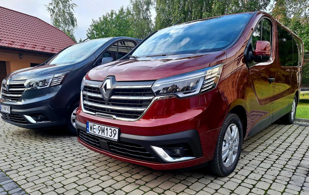 Nowy Renault Trafic LONG 9 osobowy - Wynajem busów Narty Wakacje 2026