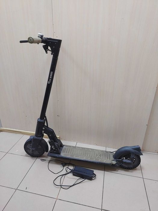 Електросамокат 5th Wheel M2