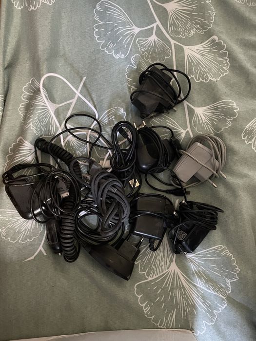 Мобільні телефони / захистне скло / чохли / зарядні пристрої / батареї