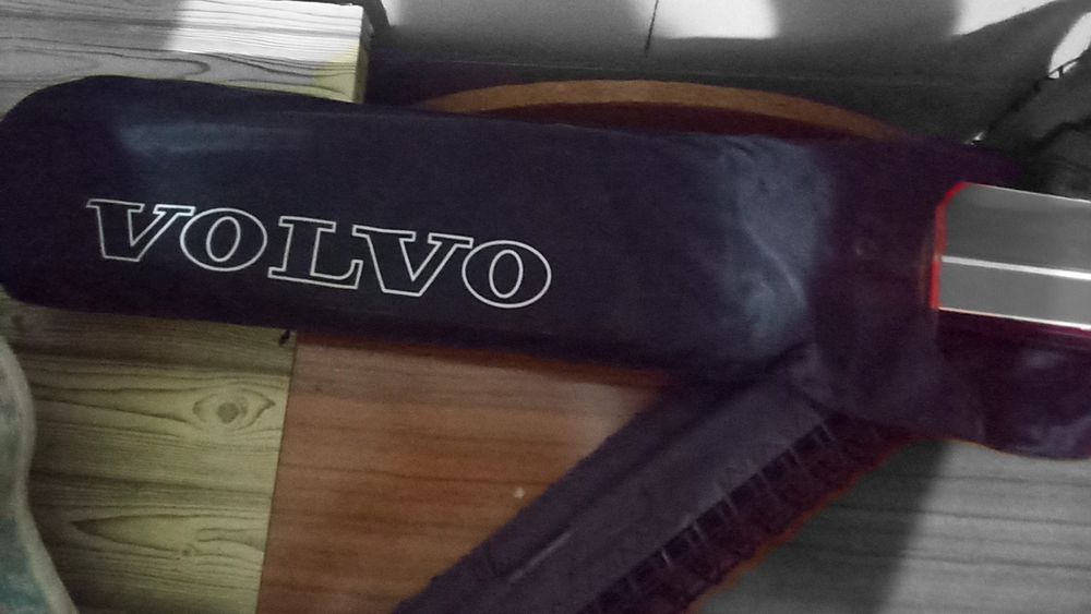 Vendo triângulo de sinalização Volvo