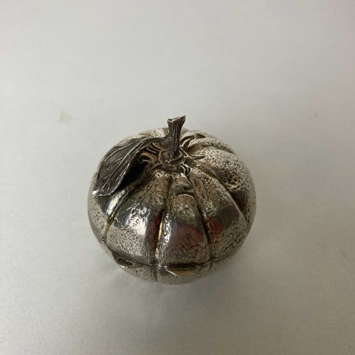 Caixa de Rapé antiga em Prata 800 formato de abobora