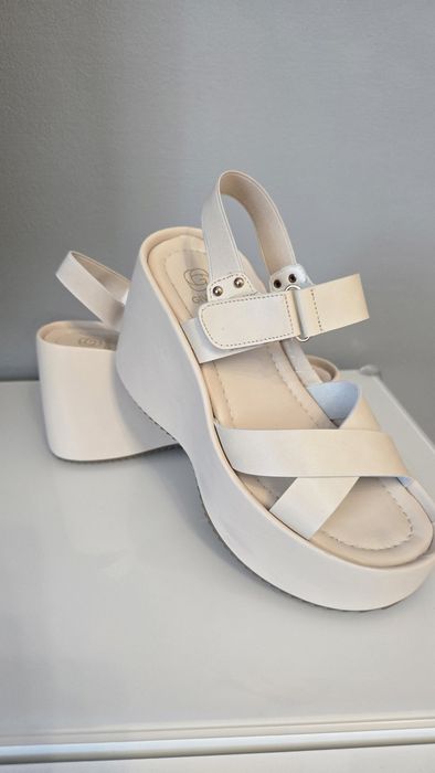 Sandały kremowe 37 wysoka koturny 10 cm