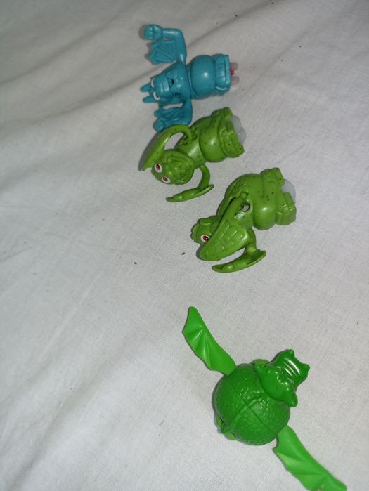 4 Nietoperze wampirki z kinder niespodzianek