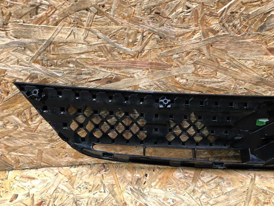 Grill/atrapa/kratka zderzaka Suzuki Sx4