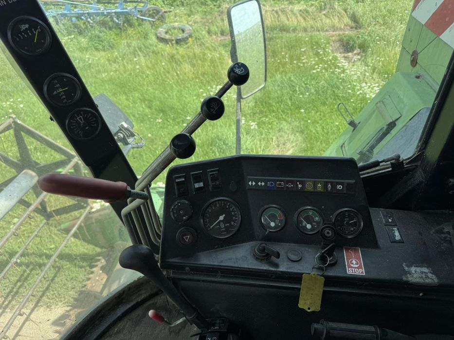 Продам комбайн джондір  1072