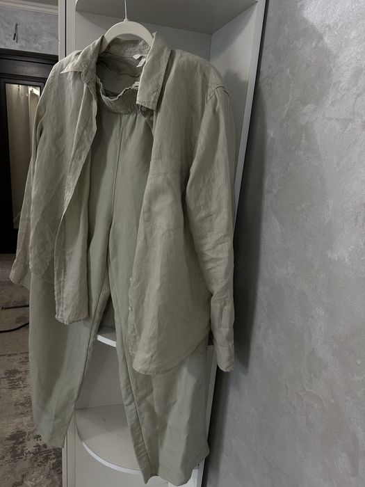 Лляний оливковий костюм від H&M