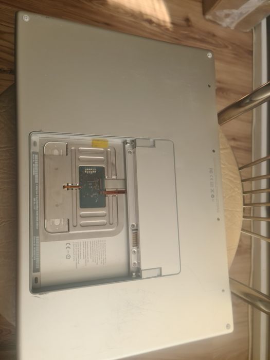 Macbook  pro  uszkodzony