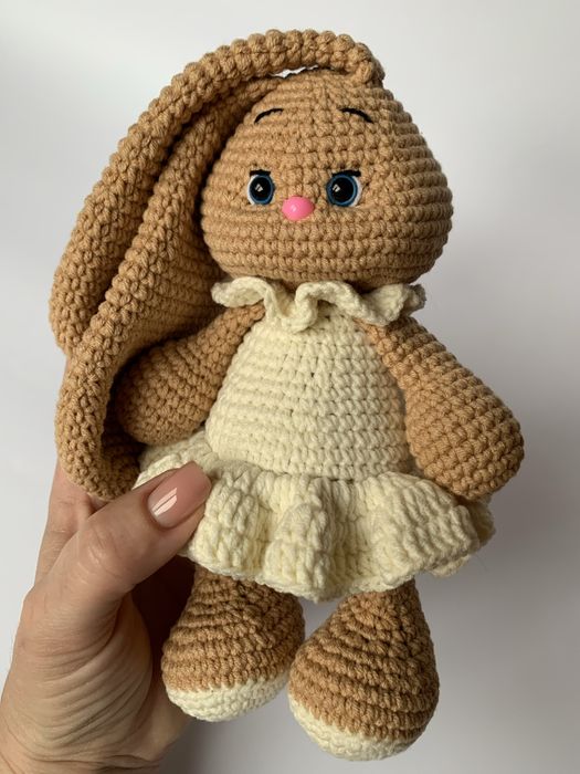 Зайка / вязаная игрушка