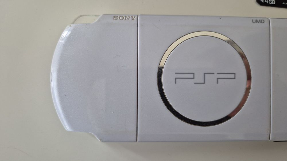 PSP 3004 Slim & Lite Branca c/Carregador e Cartão