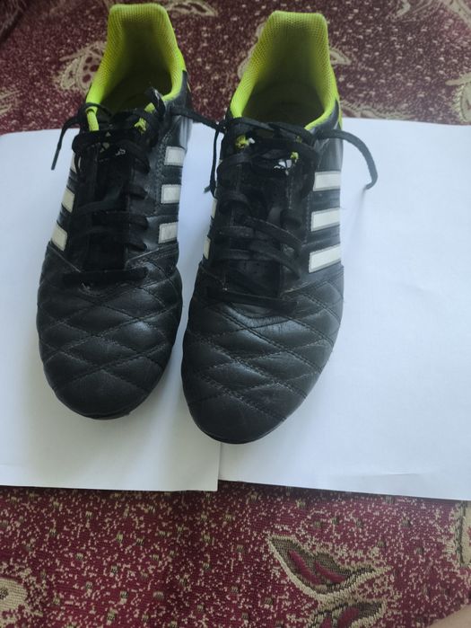 Кросівки чоловічі, дитячі для футболу Адідас