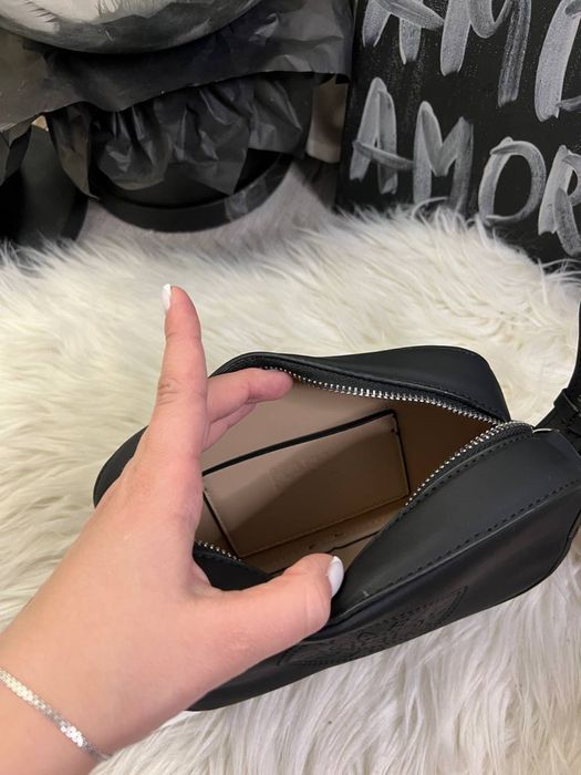 Сумка чорна Karl Lagerfel з широким ремінцем