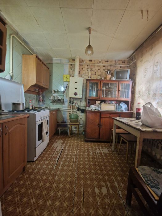 Продам 2к квартиру з окремим виходом + 7 соток землі  м.Кагарлик