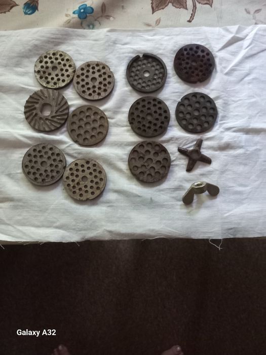 Решітки на м'ясорубку.