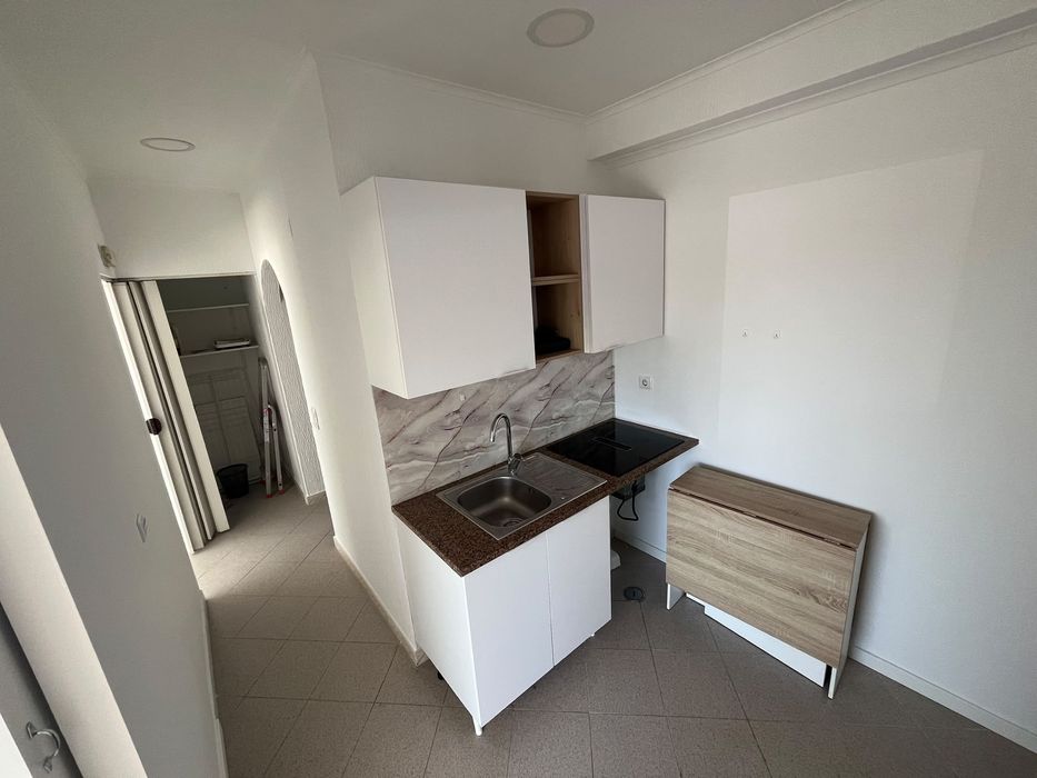 Vendo espaço de 54m2 + garagem, em processo de alteração para habitação em curso. Moinho do Guizo - Amadora