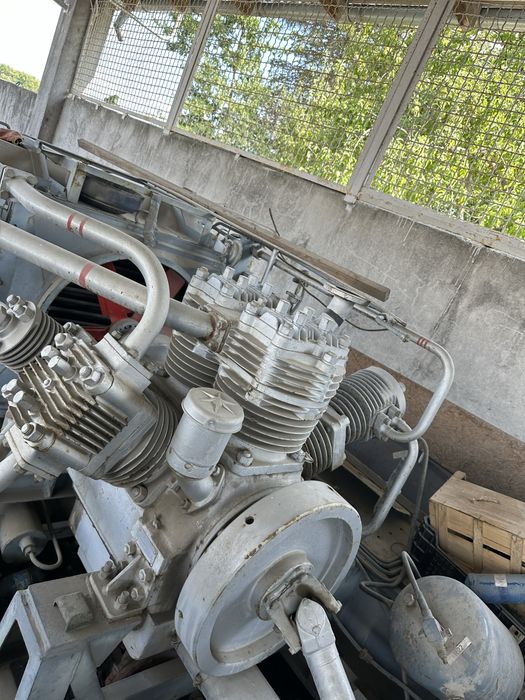 Продам повітряно-поршневий компресор