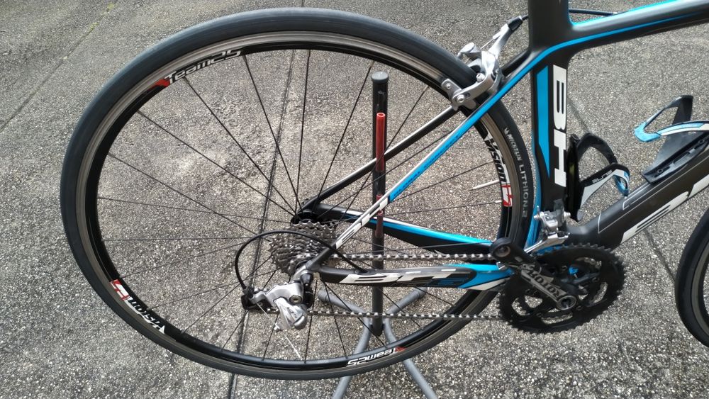 Bicicleta de estrada BH G6