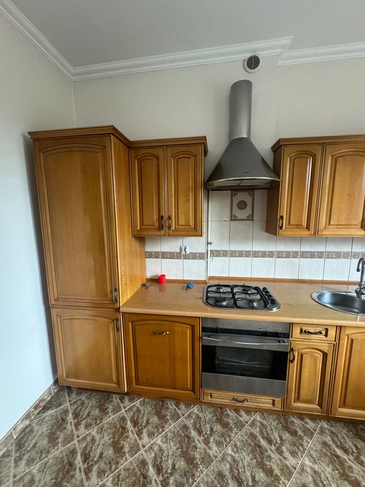 Cała kuchnia aneks kuchenny z lodówką i piekarnikiem