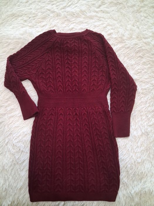 Тепла сукня, з косами