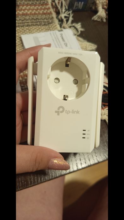 Extensor de Sinal Wi-Fi TP-Link (Com tomada integrada) – Como Novo
