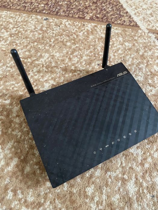 Продаю працюючий роутер:“ASUS".