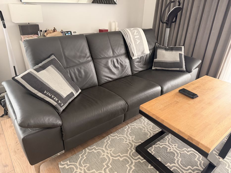 Sofa skorzana z automatyczna funkcja komfortu