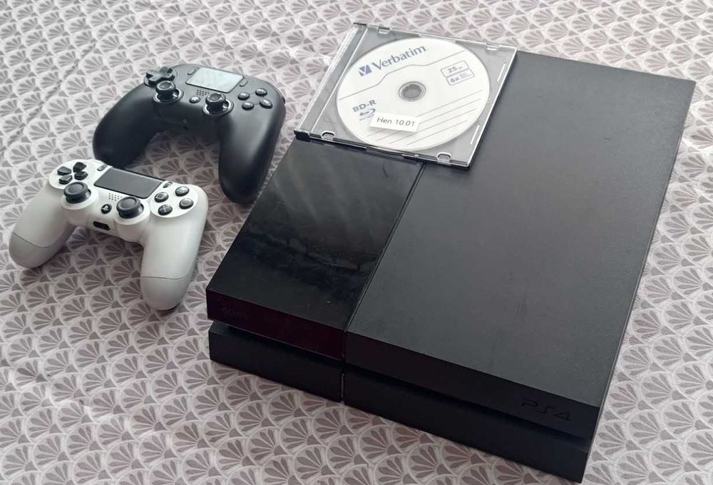 PS4 FAT przerobiona Jailbreak Hen 10.01 + 2 pady + SPA wyczyszczona