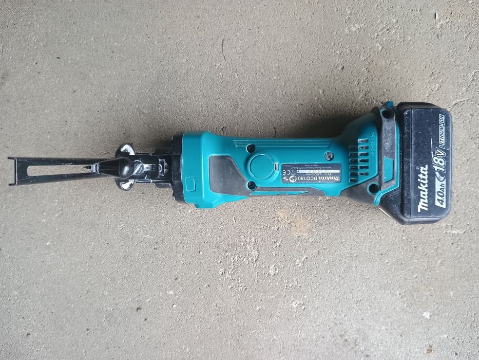 Wycinarka o regipsów Makita DCO 180 + Aku 18 V + cyrkiel frezarka