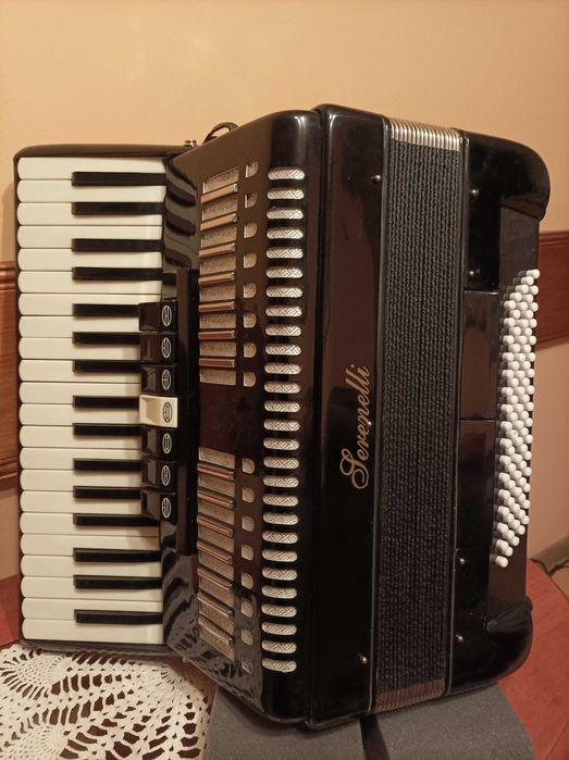 Akordeon Włoski firmy,, Serenelli "  80 bas.- stan tech.sklepowy