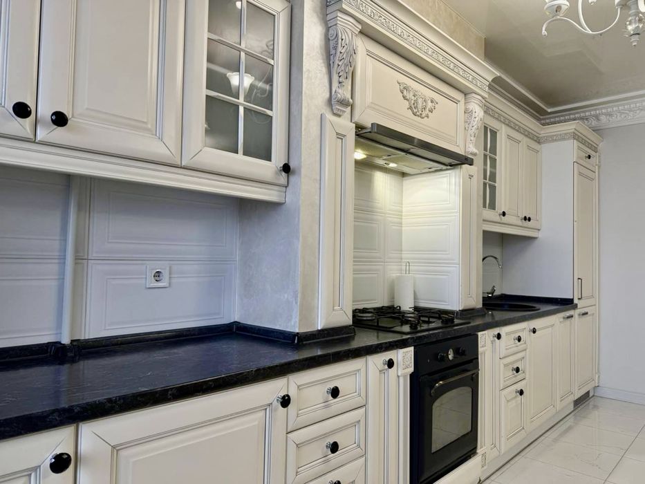 2 кімнати + кухня-студія у центрі біля парку та озера