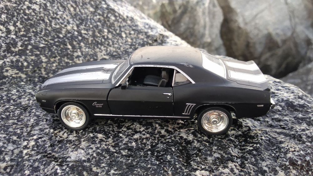 Модель машины Chevrolet (Chevy) Camaro 1969 1:36 13см CH554026 Инерцио
