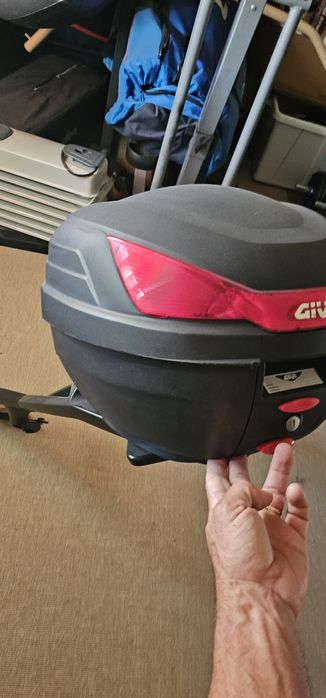 Top case givi e suporte Yamaha  Xmax  250 / 300