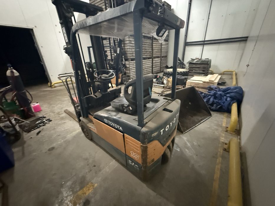 Wózek widlowy toyota elektryczny