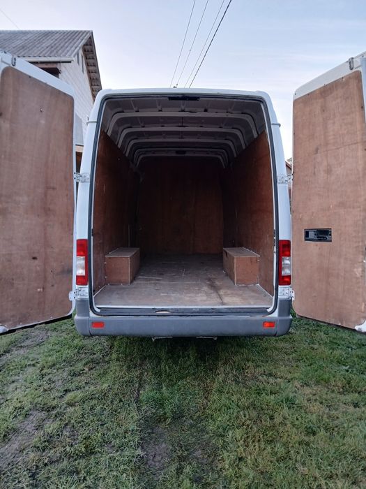 Вантажні та пасажирські перевезення.