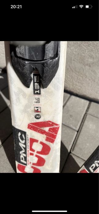 Narty Rosignol z wiązaniami