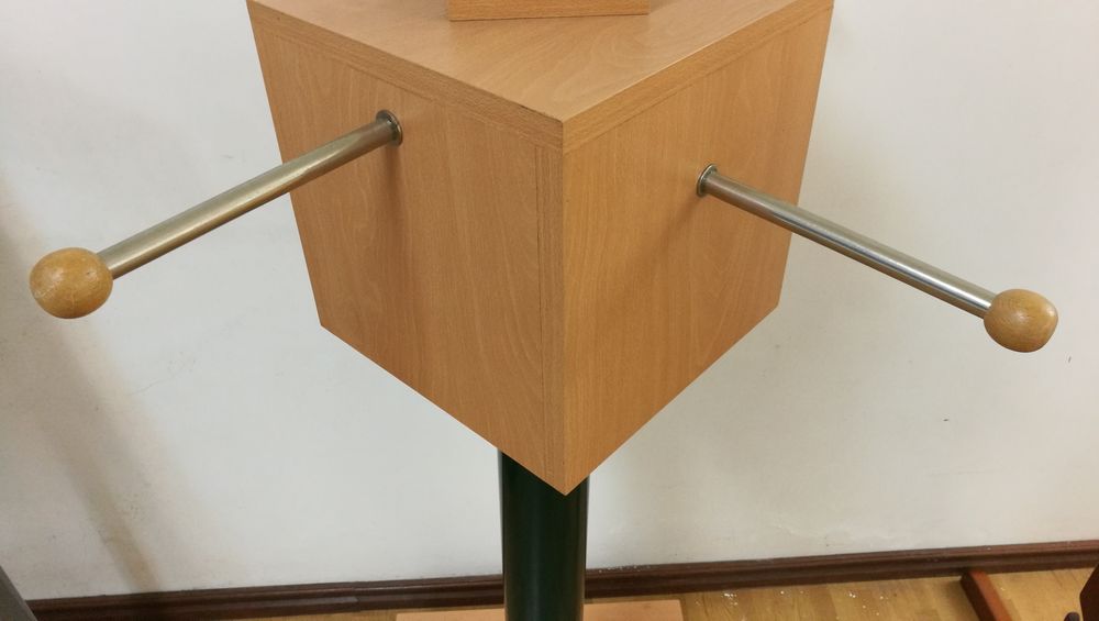 Expositor giratório / cabide / bengaleiro em madeira e metal