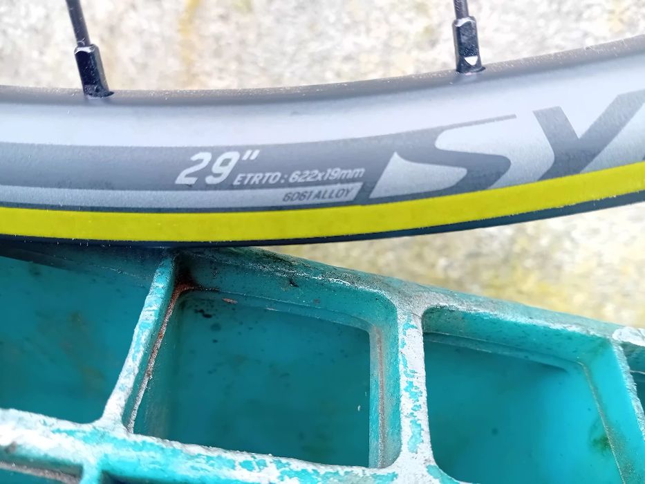 Roda traseira SYNCROS 29 nova