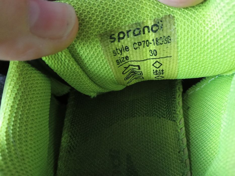 Buty, adidasy, r. 30.