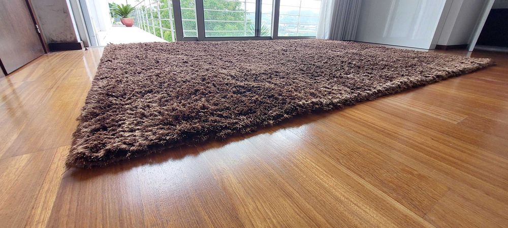 Carpete castanha pelo alto 1.90x2.80