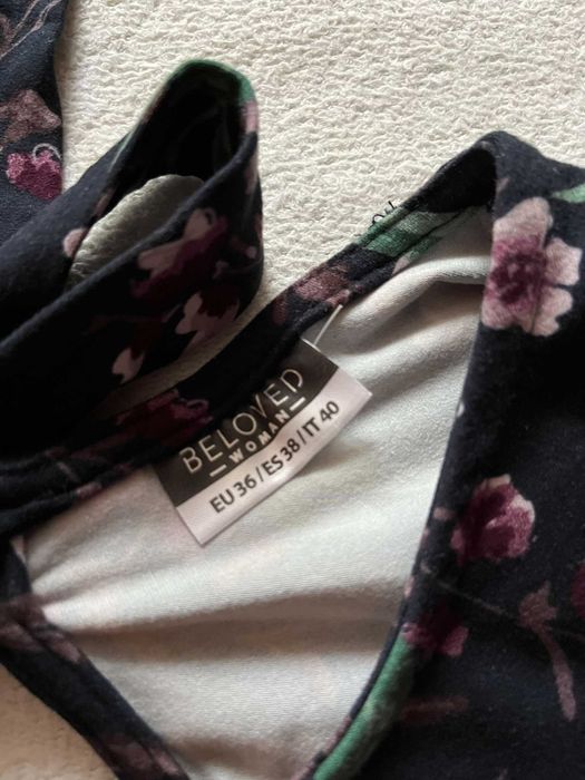 Kwiatowa sukienka z wiązaniem na plecach