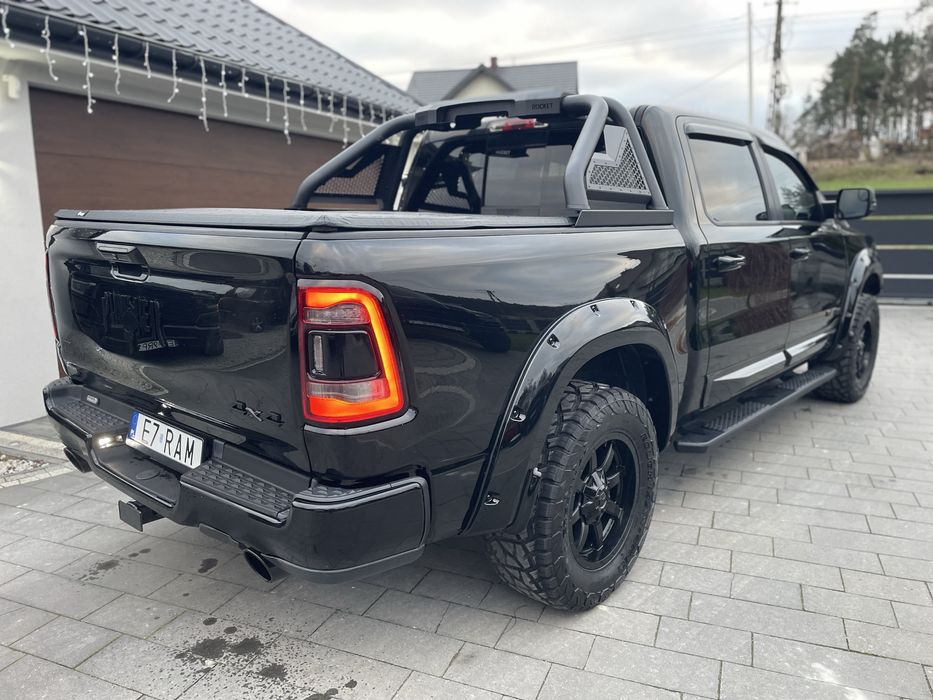 Ram 1500 5.7 Punisher full led alcantara czarna perla roll bar hak3500