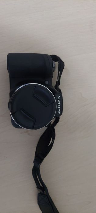 Фотоаппарат бренда  Samsung GX-1S и фотоаппарат SilverCrest