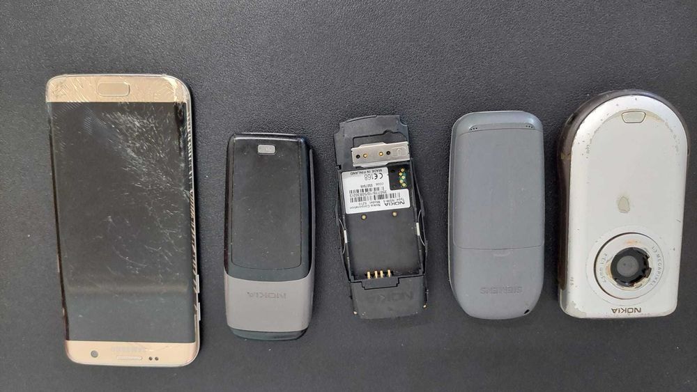 Conjunto de telemóveis funcionais para peças