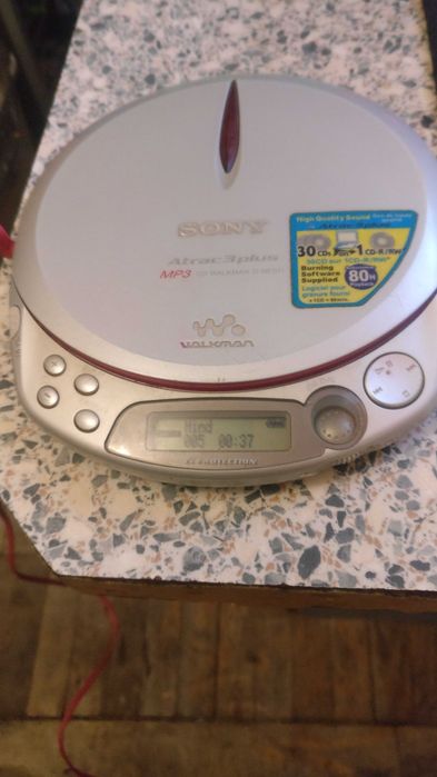 Продам Sony Personal Portable CD PLayer - CD Walkman - Silver (D-NE511