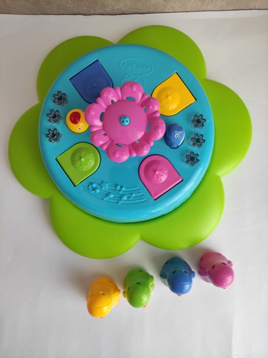 Музичний острів фонтан для купання пінгвіни літаючі іграшка