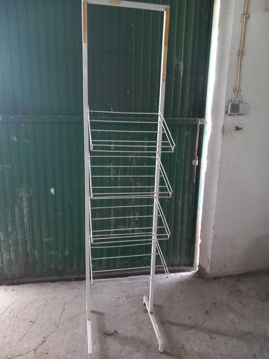 Expositores de postais e revistas