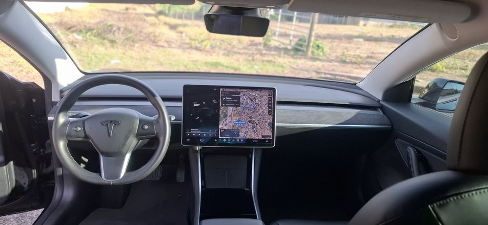 Tesla Model 3 — fotografia 8