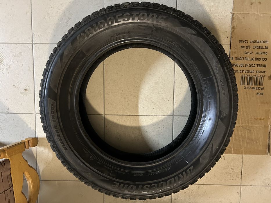 215/65/17 99H Bridgestone Blizzak LM001